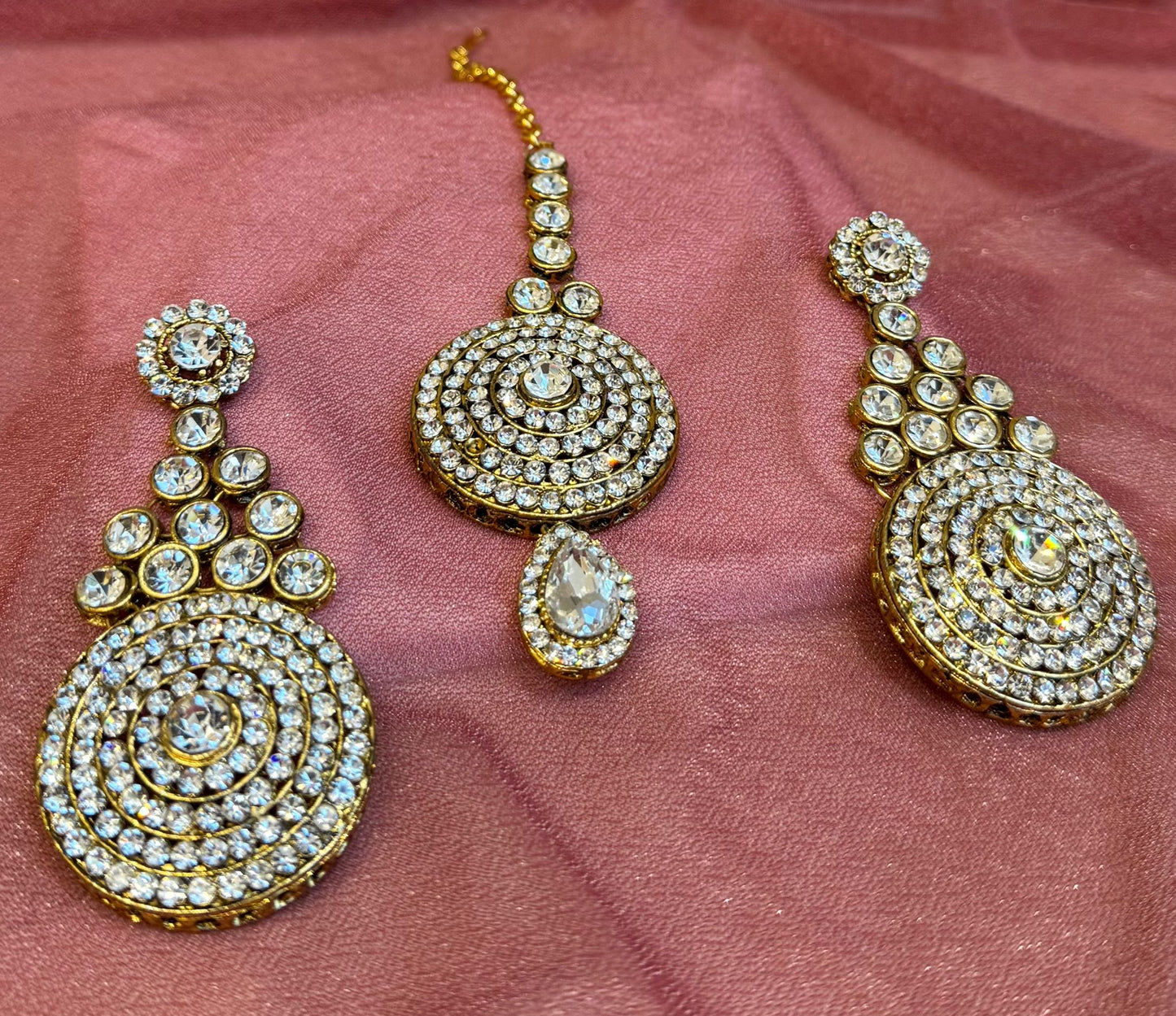 Kundan style Earrings and Maang Tikka Set